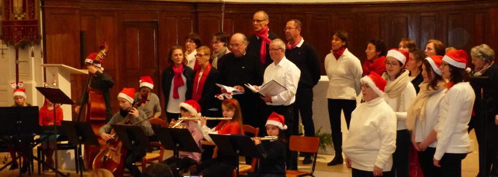 Orchestre et chorale lors du concert de Noël