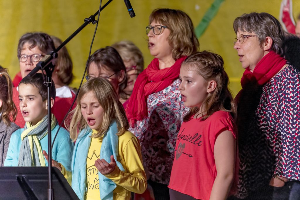 chorales ado et adultes, lors de la fête de l'école