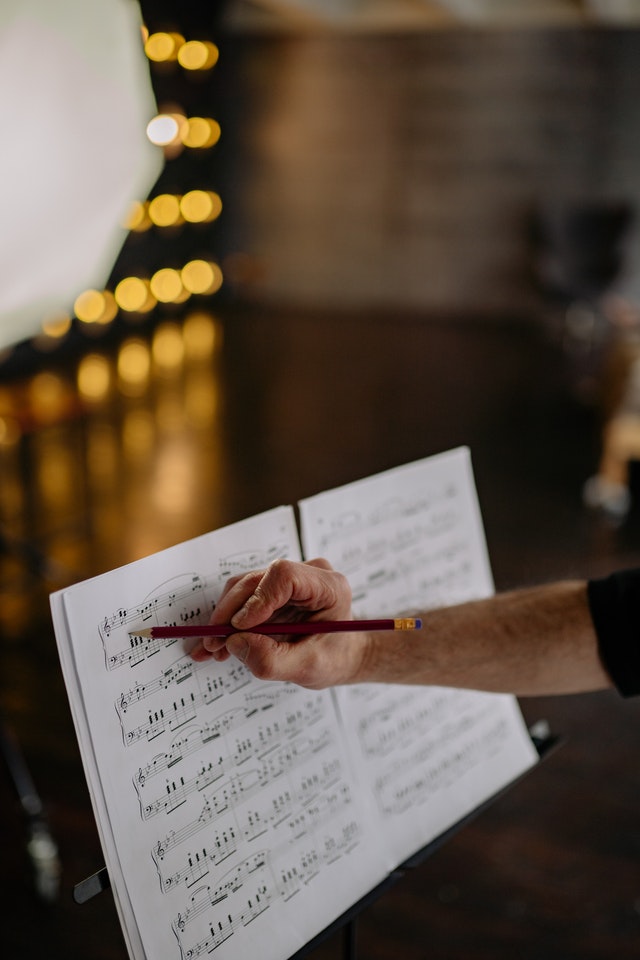 partition de musique lors d'un cours de solfège