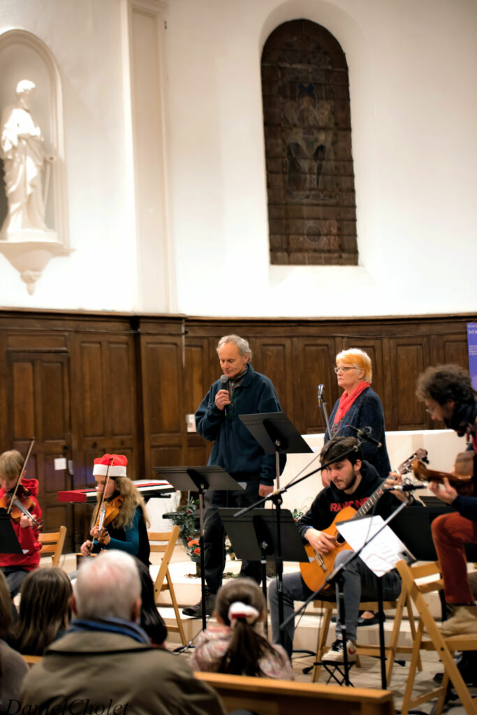 Concert de Noël du 10/12/2022 à l'église de Sautron : guitares, violons et chanteurs