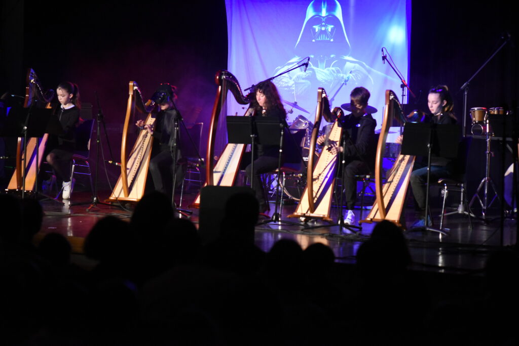 Ensemble harpe, lors de la fête de l'école, le 01/04/2023